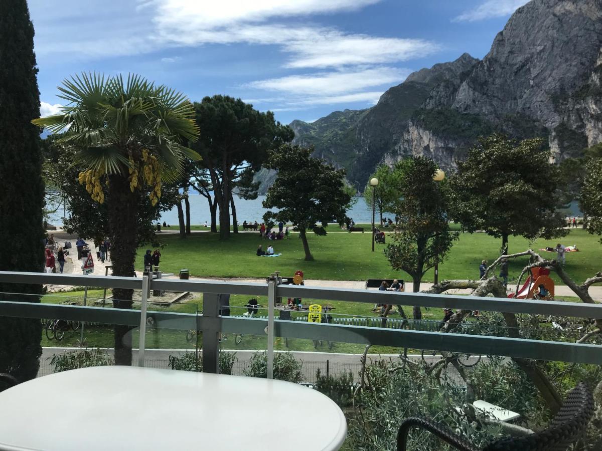 Appartement Lago Blu Riva del Garda Bagian luar foto