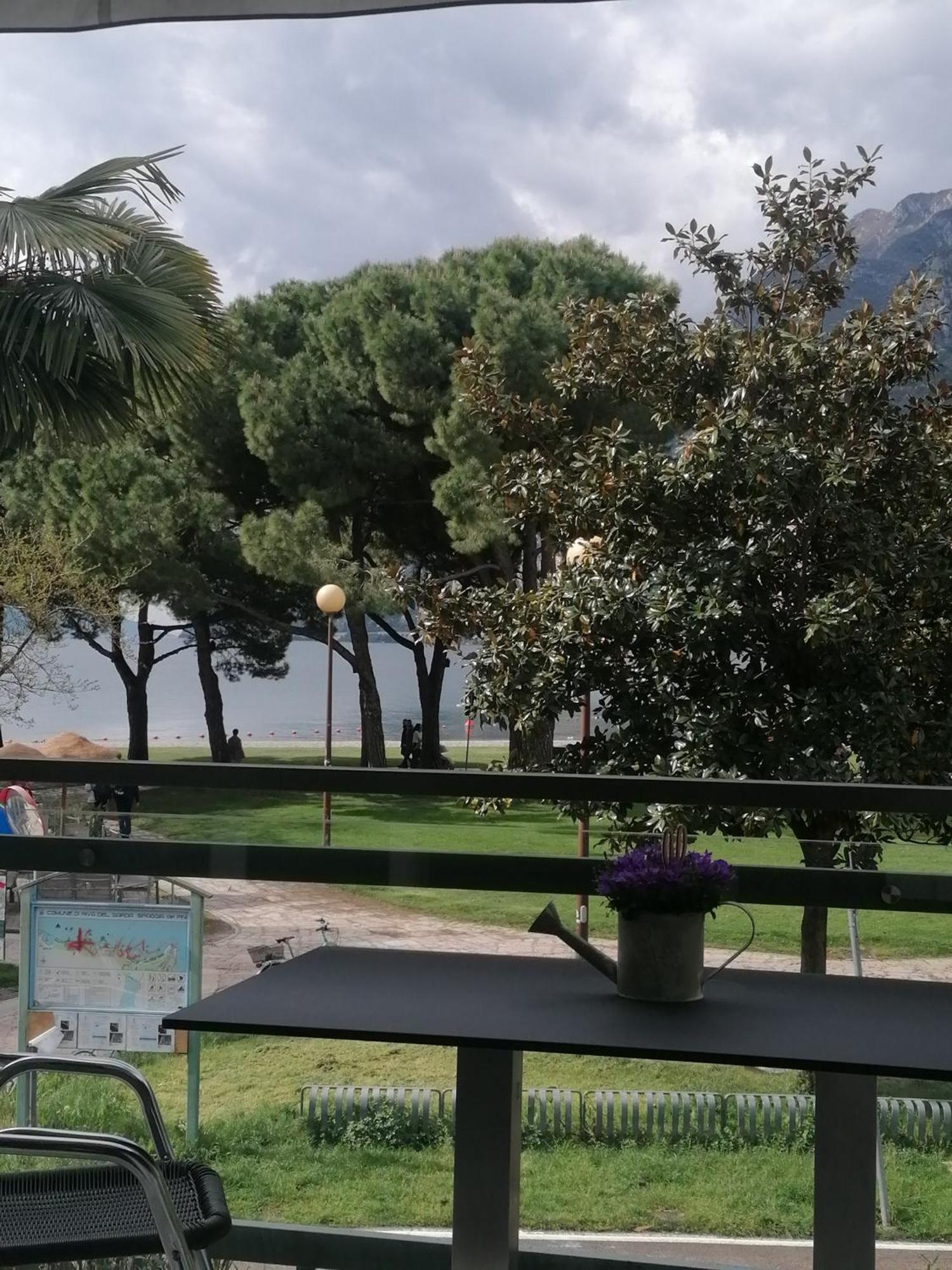 Appartement Lago Blu Riva del Garda Bagian luar foto