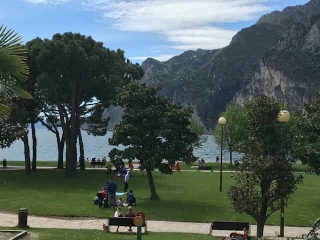 Appartement Lago Blu Riva del Garda Bagian luar foto