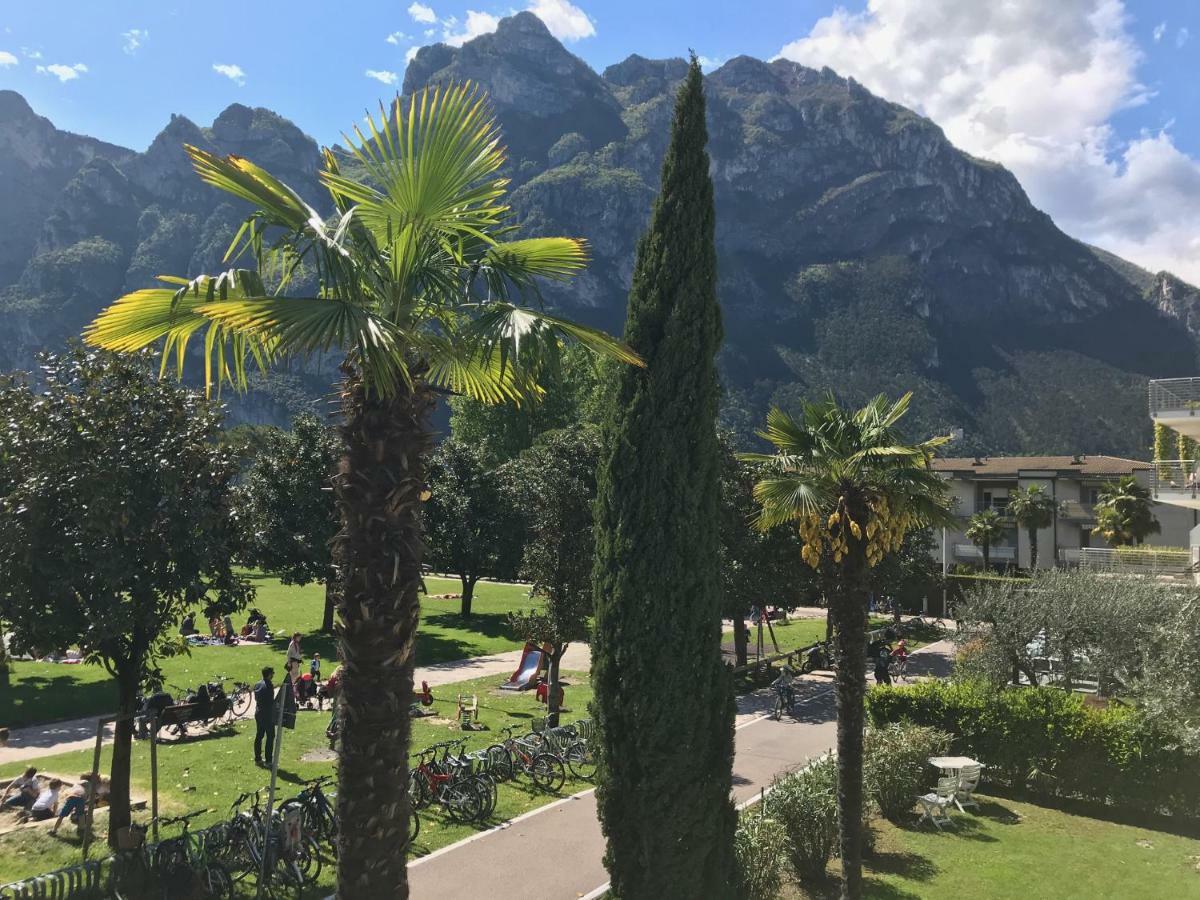 Appartement Lago Blu Riva del Garda Bagian luar foto