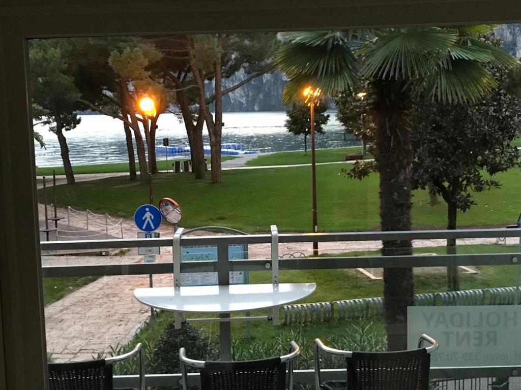 Appartement Lago Blu Riva del Garda Bagian luar foto